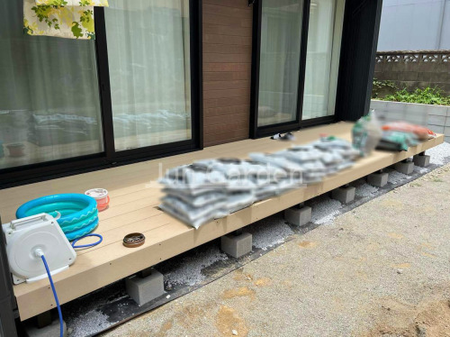 施工例画像：福岡県 中間市  カーポート YKKAP エフルージュツイン FIRST横2台 ウッドデッキ LIXIL 人工木 樹ら楽ステージ