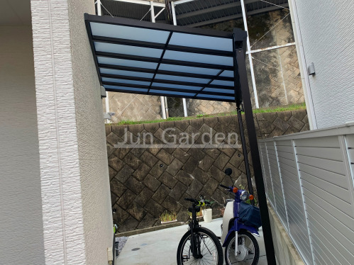 施工例画像：福岡県 大野城市  1階テラス屋根 YKKAP ソラリアF サンルーム 目隠しソラリアF