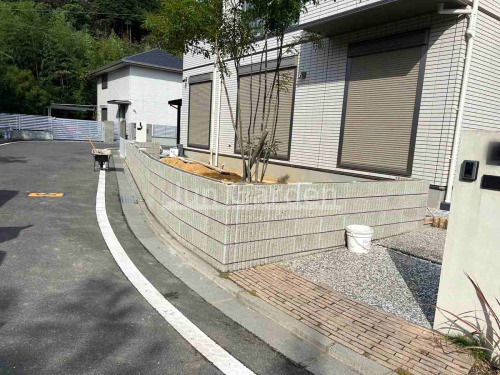 施工例画像：福岡県 北九州市八幡西区  ブロック塀 蛇の目 ネコ